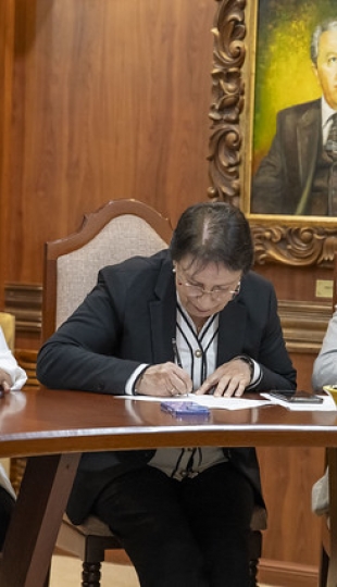 Posesión de nuevas autoridades académicas
