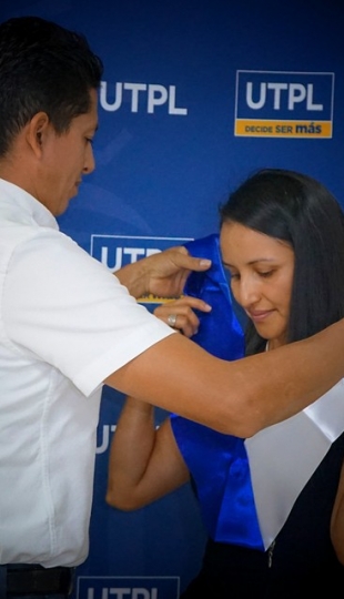 Nuevos profesionales de Galápagos recibieron su título Nuevos profesionales de Galápagos recibieron su título