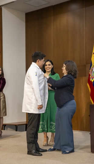 Imposición de mandiles a internos rotativos de la carrera de Nutrición y Dietética – Cohorte mayo 2025 / abril 2026