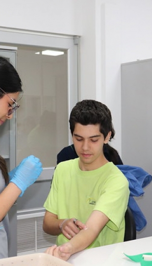Talleres Académicos dirigidos a estudiantes de bachillerato de Loja Talleres Académicos dirigidos a estudiantes de bachillerato de Loja