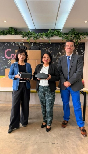 Bagó donó 60 gafas no electrónicas a la UTPL