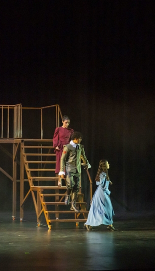 La Compañía de Teatro UTPL conmemoró sus 20 años de trayectoria artística con el estreno de la obra Otelo