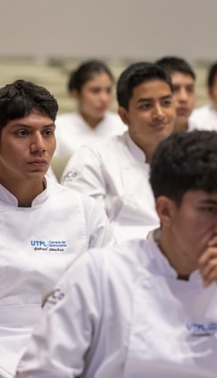 Investidura de estudiantes de primer ciclo de la carrera de Gastronomía UTPL