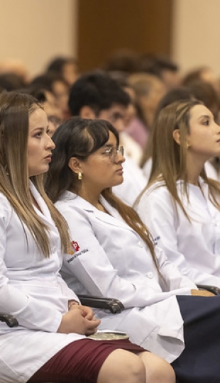 Imposición de mandiles a internos rotativos de la carrera de Nutrición y Dietética – Cohorte mayo 2025 / abril 2026