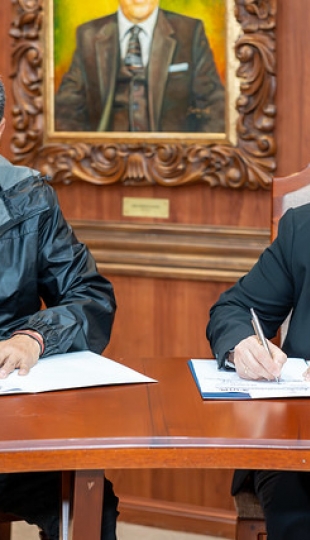 UTPL y Bienal de Cuenca firman convenio para impulsar el Congreso de las Nuevas Pedagogías del Arte Contemporáneo UTPL y Bienal de Cuenca firman convenio para impulsar el Congreso de las Nuevas Pedagogías del Arte Contemporáneo