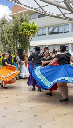 UTPL, escenario del arte y la diversidad cultural en el Festival Folclóricos Internacionales (FESFIN) 2025 UTPL, escenario del arte y la diversidad cultural en el Festival Folclóricos Internacionales (FESFIN) 2025