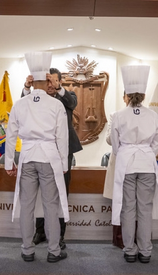 Investidura de estudiantes de primer ciclo de la carrera de Gastronomía UTPL
