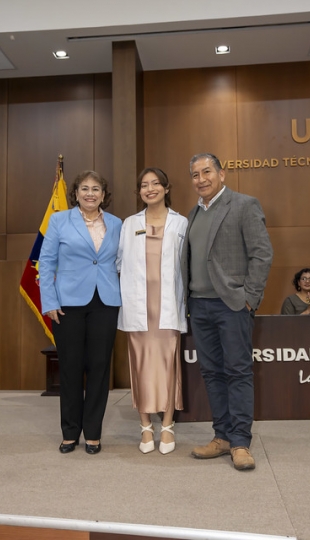 Imposición de Insignias – Carrera de Medicina