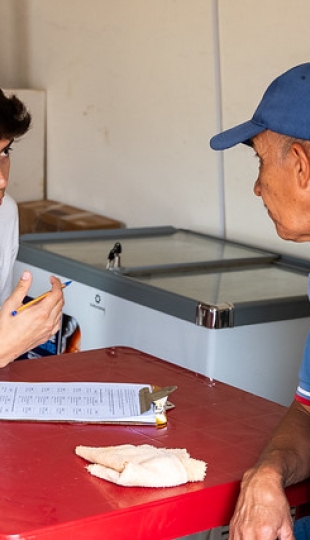 Visita de estudiantes y docentes de Economía al proyecto de producción sostenible meliponícola en el cantón Puyango