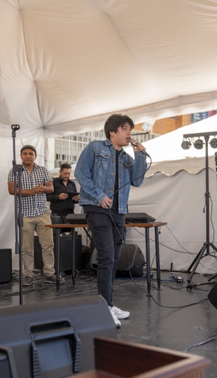 La UTPL participa en el Festival Internacional de Artes Vivas Loja con sus talentosos grupos de arte en la Plaza de la Cultura