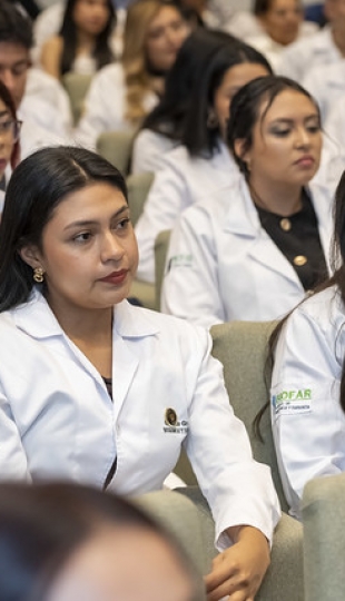 Imposición de mandiles | Carrera de Bioquímica y Farmacia