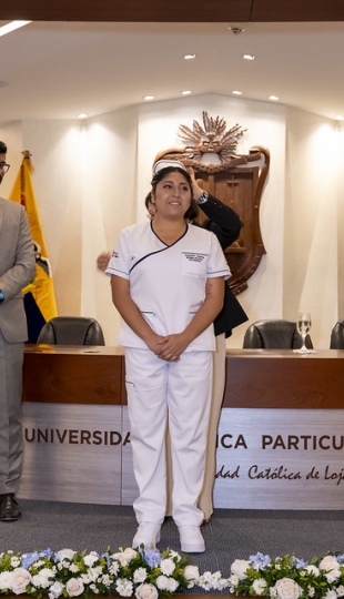 Imposición de Indumentaria a los estudiantes de Enfermería Imposición de Indumentaria a los estudiantes de Enfermería