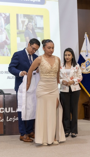 Imposición de mandiles a estudiantes de Fisioterapia