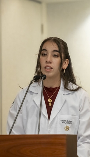 Estudiantes de Fisioterapia reciben sus mandiles