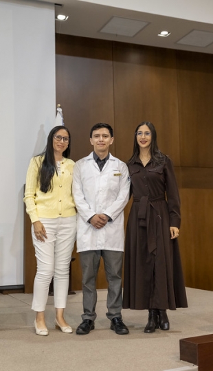 Imposición de mandiles a internos rotativos de la carrera de Nutrición y Dietética – Cohorte mayo 2025 / abril 2026