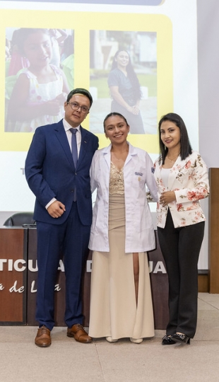 Imposición de mandiles a estudiantes de Fisioterapia