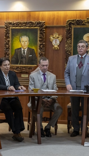 Posesión de nuevas autoridades académicas
