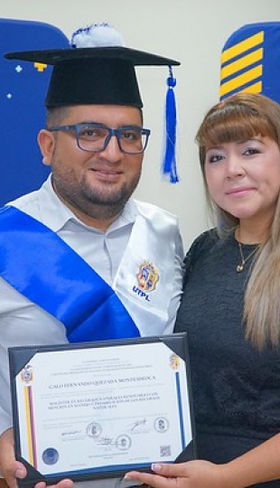 Nuevos profesionales de Galápagos recibieron su título Nuevos profesionales de Galápagos recibieron su título