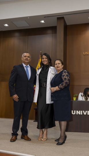 Imposición de Insignias – Carrera de Medicina