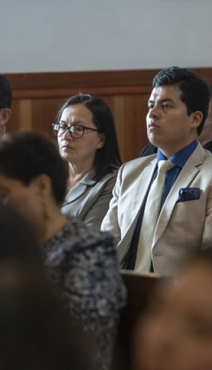 Imposición de mandiles a los estudiantes de Medicina