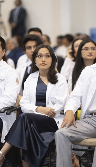 Imposición de Insignias – Carrera de Medicina