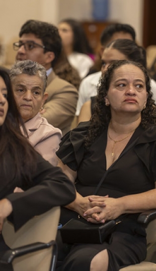 Imposición de Insignias – Carrera de Medicina