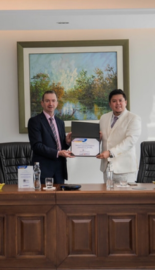 UTPL certificada Establecimiento 100% Libre de Humo UTPL certificada Establecimiento 100% Libre de Humo