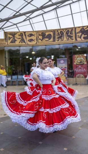 UTPL, escenario del arte y la diversidad cultural en el Festival Folclóricos Internacionales (FESFIN) 2025 UTPL, escenario del arte y la diversidad cultural en el Festival Folclóricos Internacionales (FESFIN) 2025