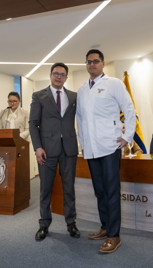 Estudiantes de Fisioterapia reciben sus mandiles