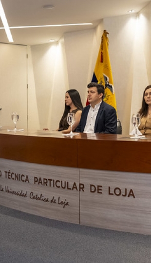 Imposición de mandiles | Carrera de Bioquímica y Farmacia