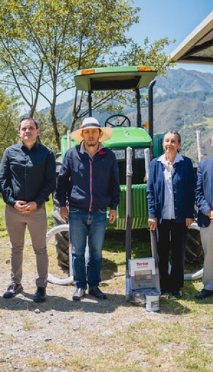 MAGAP entrega embriones bovinos y paquetes tecnológicos a UTPL MAGAP entrega embriones bovinos y paquetes tecnológicos a UTPL