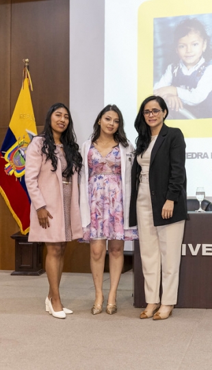 Imposición de mandiles a estudiantes de Fisioterapia