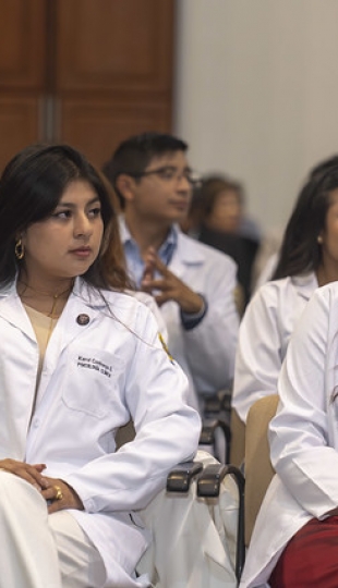 Ceremonia de imposición de mandiles a los estudiantes de 7mo ciclo de la carrera de Psicología Clínica