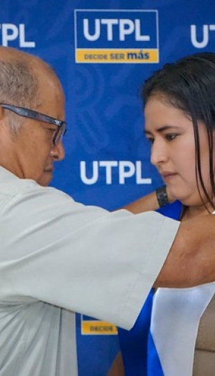 Nuevos profesionales de Galápagos recibieron su título Nuevos profesionales de Galápagos recibieron su título