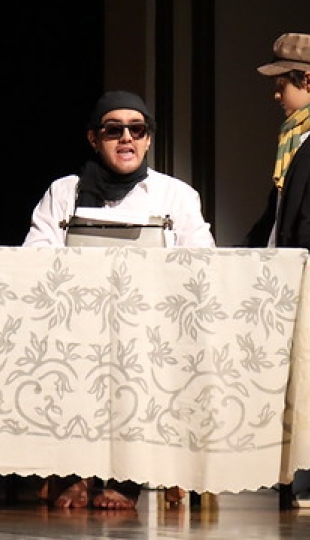 Carrera de Comunicación presentó la obra de teatro "Espejos" Carrera de Comunicación presentó la obra de teatro "Espejos"