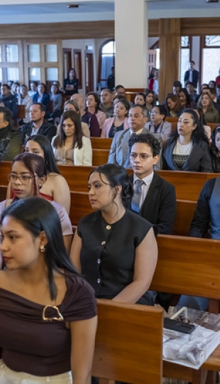Imposición de mandiles | Carrera de Bioquímica y Farmacia