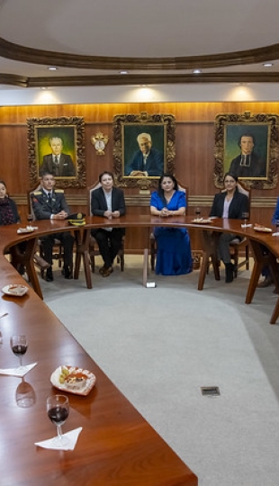Firma de convenios específicos de cooperación interinstitucional entre la UTPL, la Federación Nacional de Corredores de Bienes Raíces y la Unidad Educativa Fiscomisional de Fuerzas Armadas “Colegio Militar n.º 5 Tcrn. Lauro Guerrero”. Firma de convenios específicos de cooperación interinstitucional entre la UTPL, la Federación Nacional de Corredores de Bienes Raíces y la Unidad Educativa Fiscomisional de Fuerzas Armadas “Colegio Militar n.º 5 Tcrn. Lauro Guerrero”.