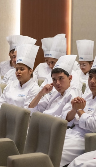 Investidura de estudiantes de primer ciclo de la carrera de Gastronomía UTPL Investidura de estudiantes de primer ciclo de la carrera de Gastronomía UTPL