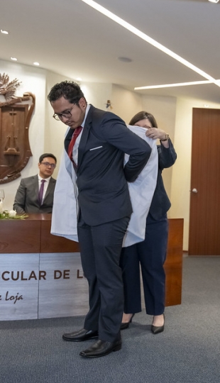 Estudiantes de Fisioterapia reciben sus mandiles