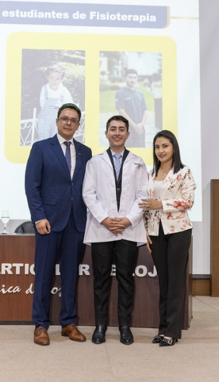 Imposición de mandiles a estudiantes de Fisioterapia