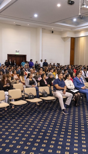 Imposición de mandiles a estudiantes de Fisioterapia