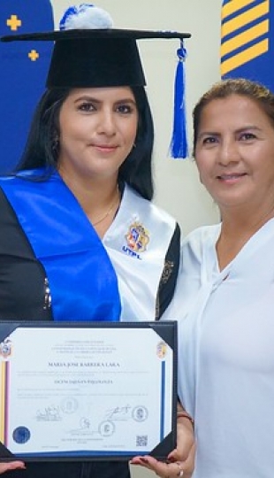 Nuevos profesionales de Galápagos recibieron su título Nuevos profesionales de Galápagos recibieron su título