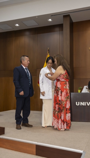 Imposición de Insignias – Carrera de Medicina