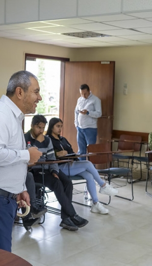 Aldea Global: La internacionalización de la práctica artística dictado por el docente Óscar Verde, de la Universidad Autónoma de México Aldea Global: La internacionalización de la práctica artística dictado por el docente Óscar Verde, de la Universidad Autónoma de México
