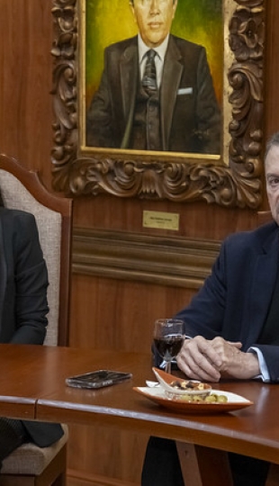 Posesión de nuevas autoridades institucional y académica