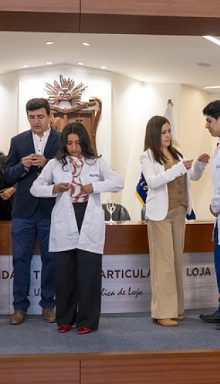 Imposición de mandiles | Carrera de Bioquímica y Farmacia