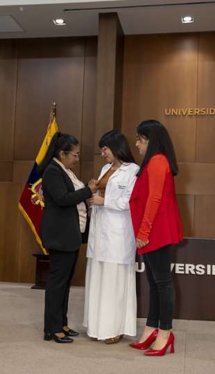 Imposición de Insignias – Carrera de Medicina