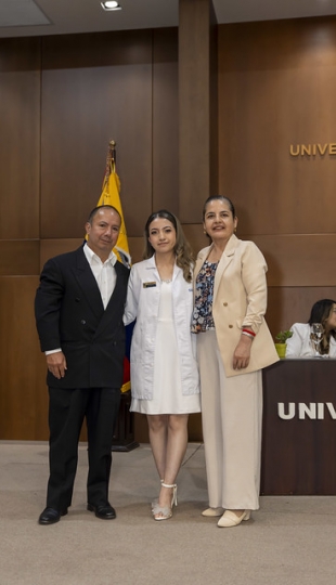 Imposición de Insignias – Carrera de Medicina