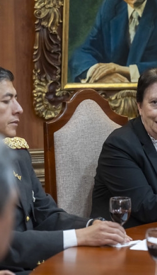 Firma de convenios específicos de cooperación interinstitucional entre la UTPL, la Federación Nacional de Corredores de Bienes Raíces y la Unidad Educativa Fiscomisional de Fuerzas Armadas “Colegio Militar n.º 5 Tcrn. Lauro Guerrero”. Firma de convenios específicos de cooperación interinstitucional entre la UTPL, la Federación Nacional de Corredores de Bienes Raíces y la Unidad Educativa Fiscomisional de Fuerzas Armadas “Colegio Militar n.º 5 Tcrn. Lauro Guerrero”.