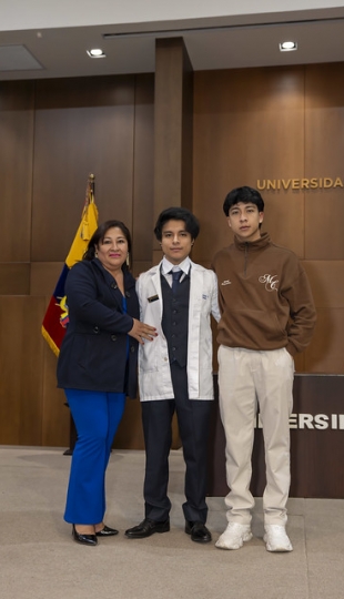 Imposición de Insignias – Carrera de Medicina